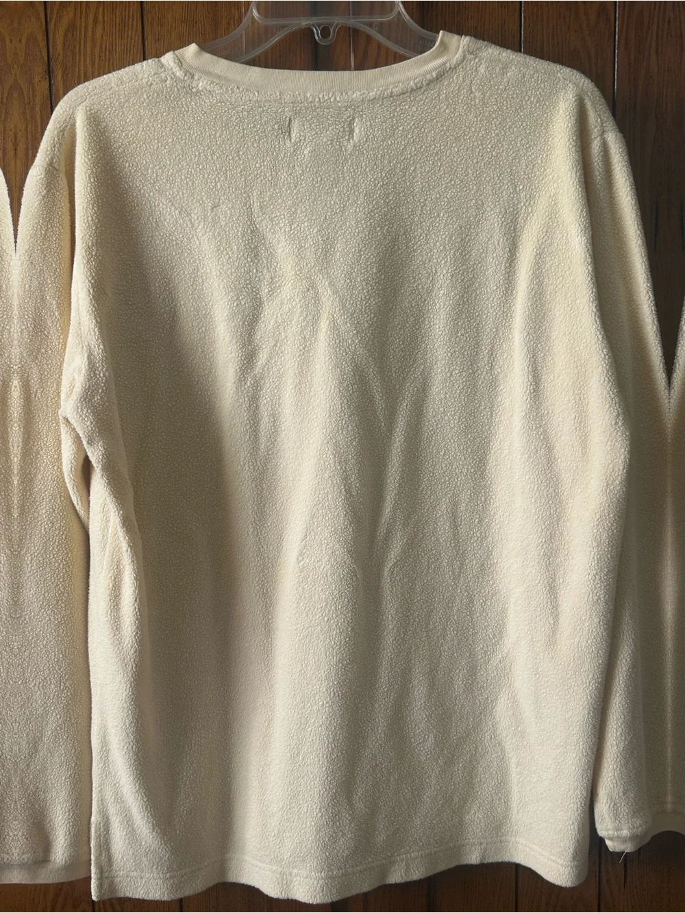 Super Soft New York Laundry Women’s Cream Long Sleeve V-Neck. Small